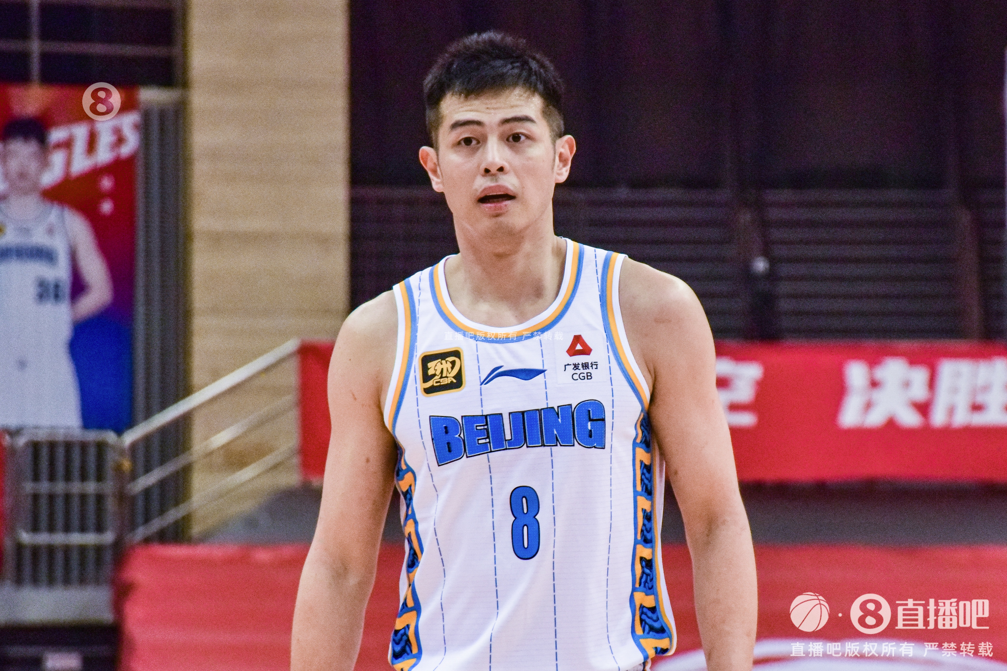超巨表现!方硕11中6&4记三分拿下16分4板5助1帽 正负值+14